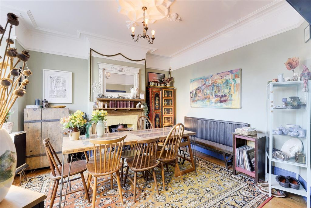 Property photo 2 of 32 1818.Jpg