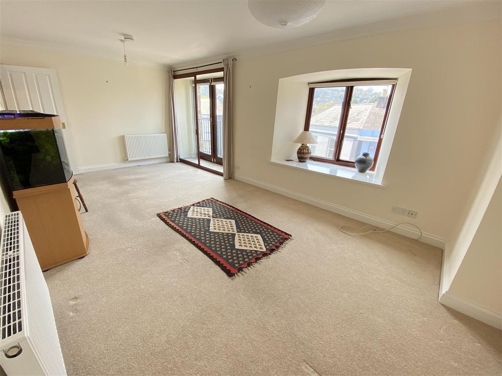 Property photo 2 of 14 Living Room