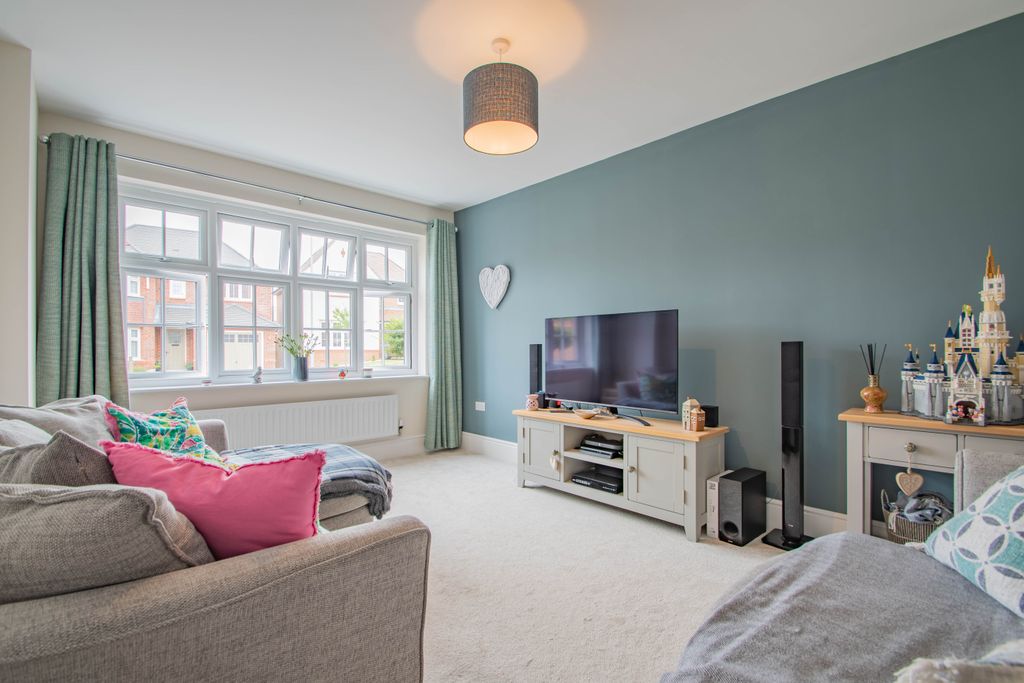 Property photo 3 of 19 Photo 1