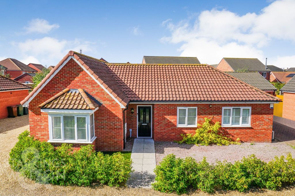 Property photo 2 of 27