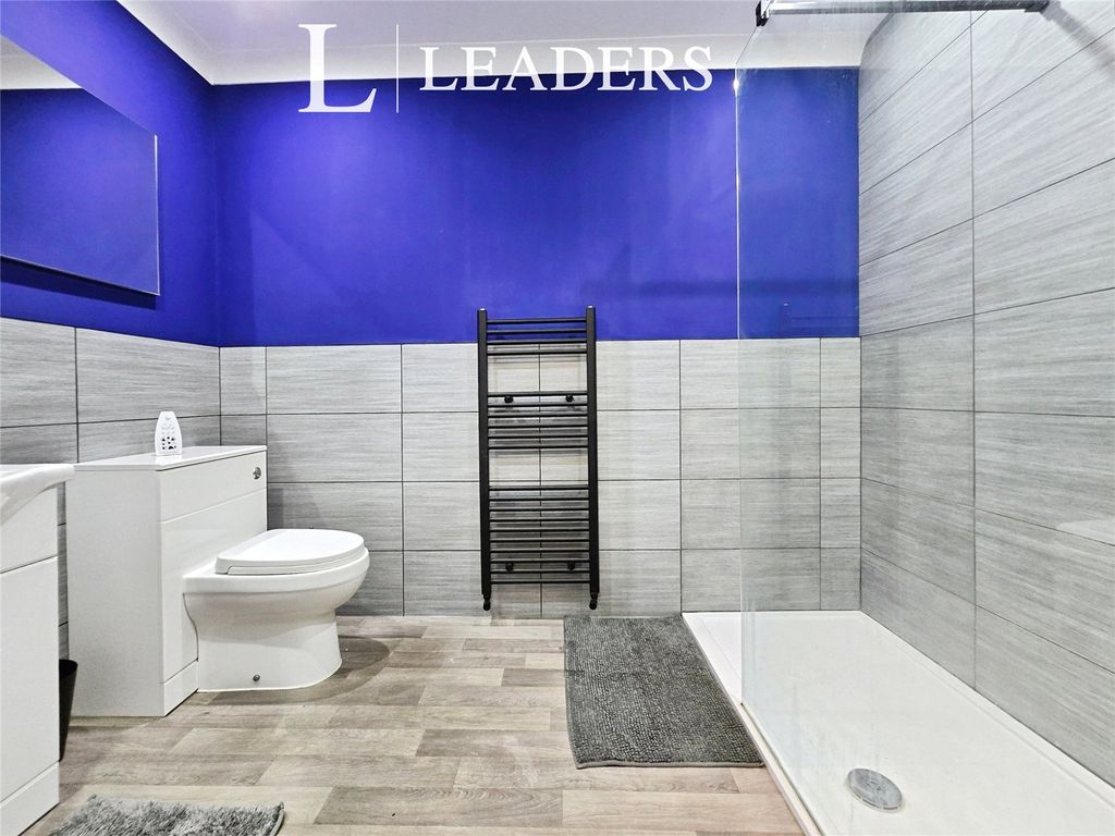Property photo 3 of 19 Communal Shower