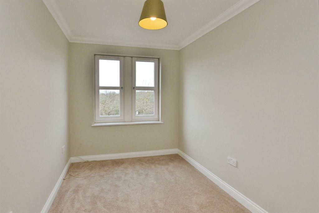 Additional image 16 of 4 bed flat for saleNorth Row, Milton Keynes MK9