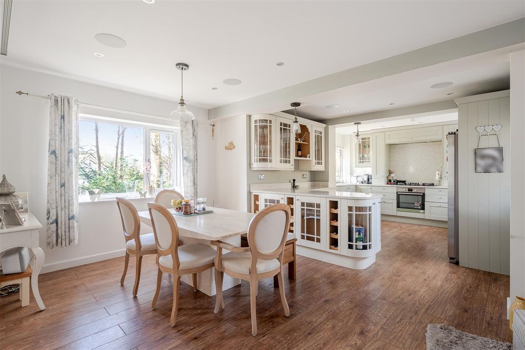 Property photo 2 of 18 1435314-18-69c3Ffc0A5Dbc.Jpg