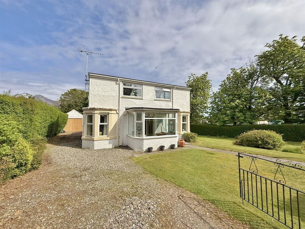 Property photo 1 of 46 Drvieway