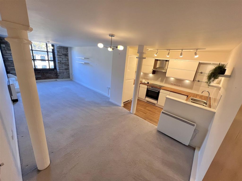 Property photo 2 of 13 Living/Dining Kitchen