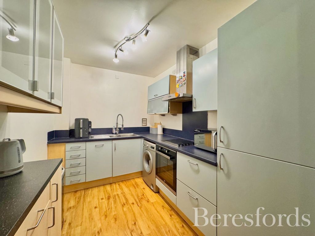 Property photo 3 of 16 Picture No. 14