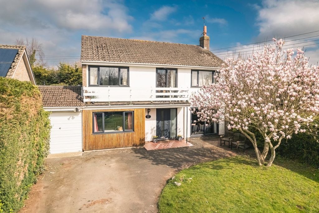 Property photo 2 of 18 Picture No. 36