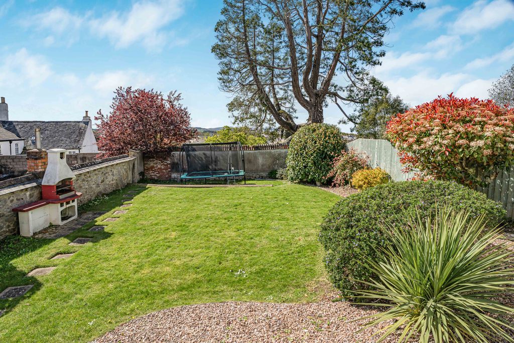 Property photo 2 of 32