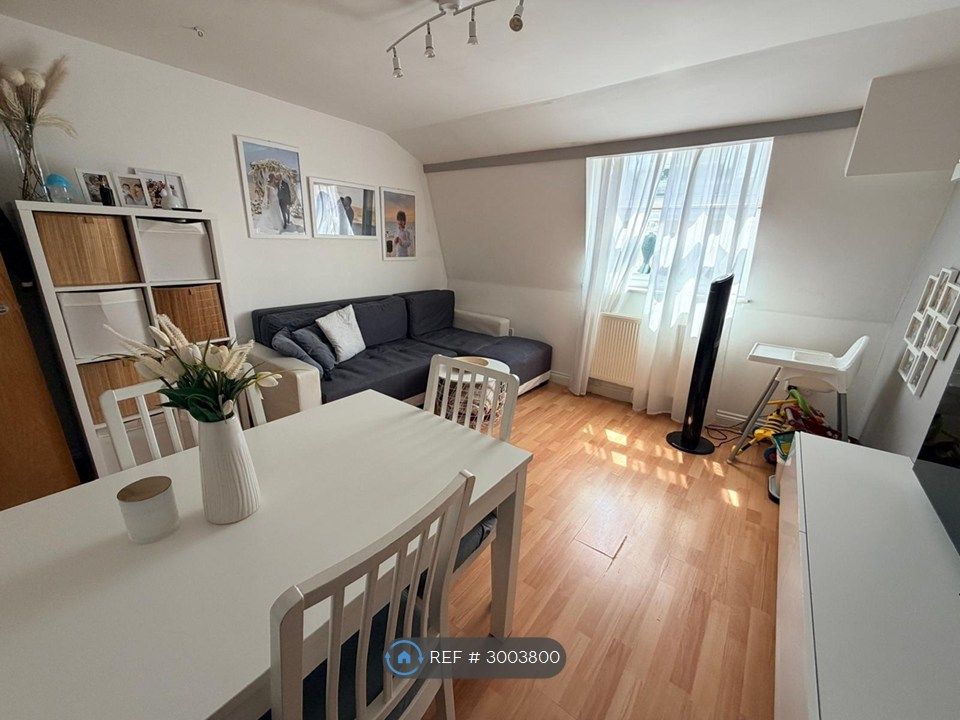 Property photo 1 of 5 Beautiful One Bedroom Flat