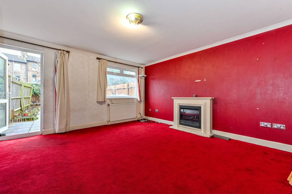 Property photo 2 of 11