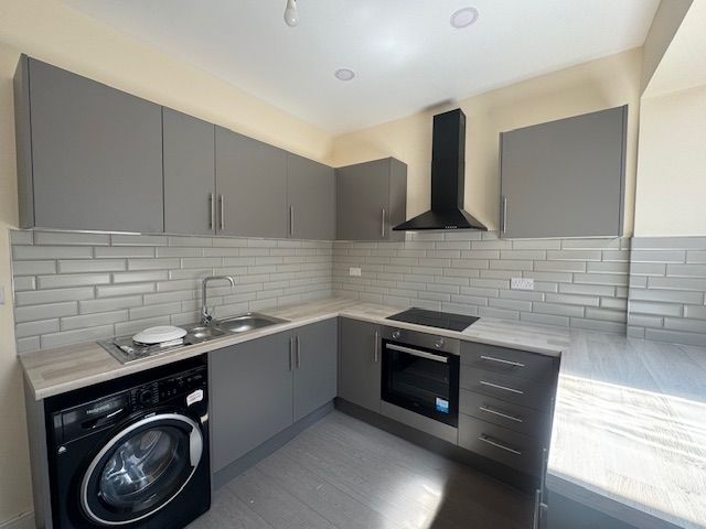 Property photo 3 of 7 Kitchen