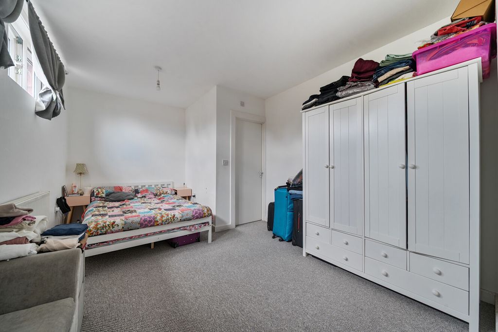 Property photo 3 of 8 29-6A6210Fc87027-...