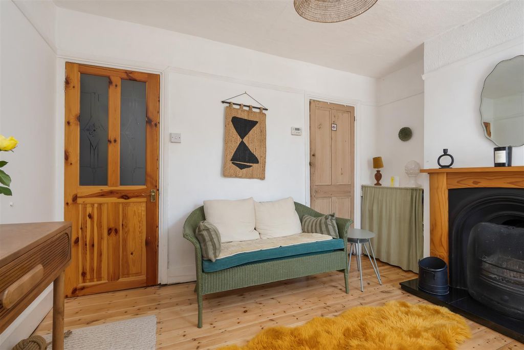 Property photo 3 of 16 Albert Street, Whitstable