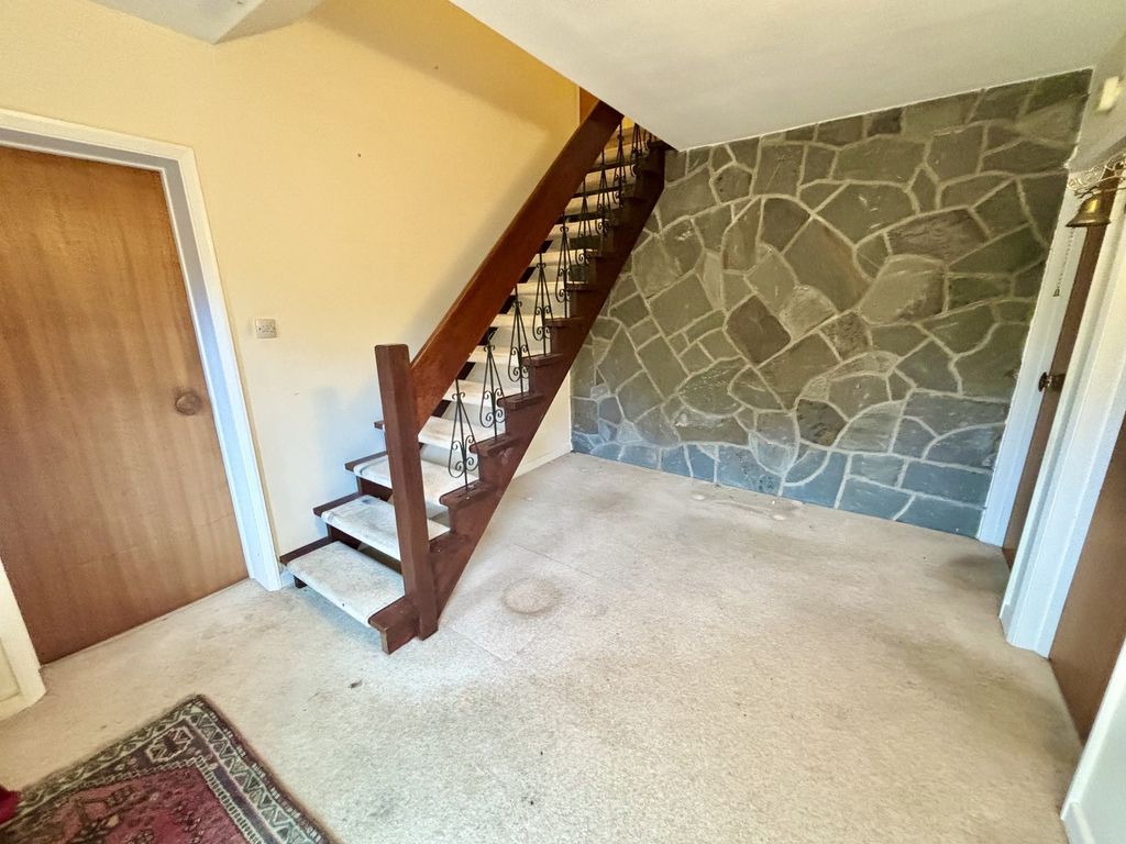 Property photo 3 of 30 Entrance Hall