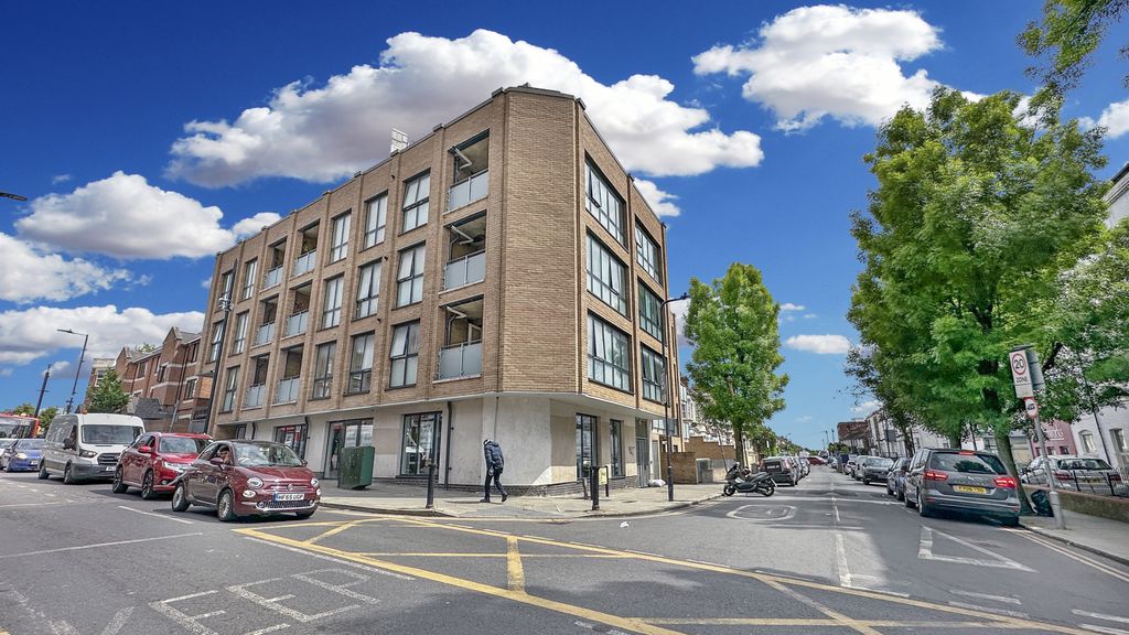 Property photo 1 of 6 Park Parade Nw10