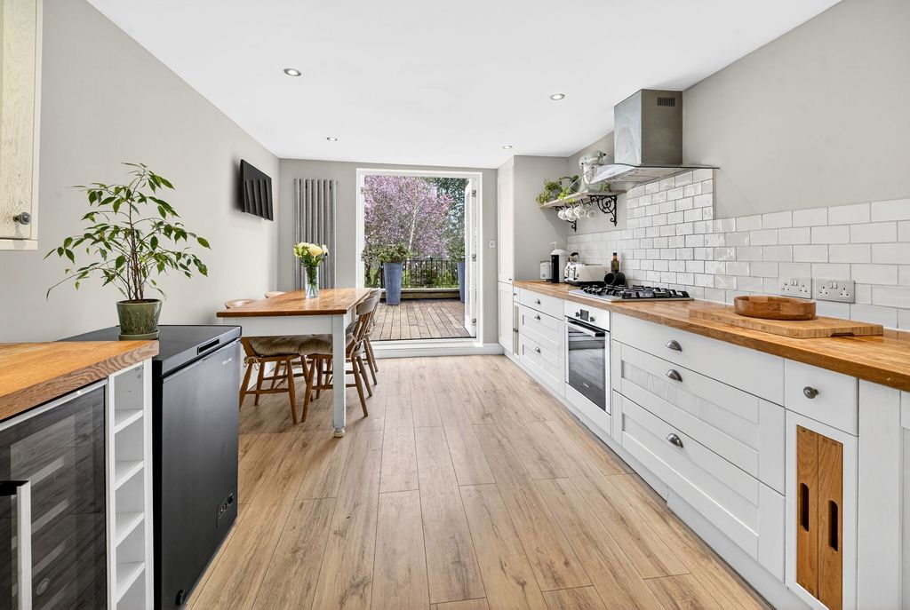 Property photo 3 of 24