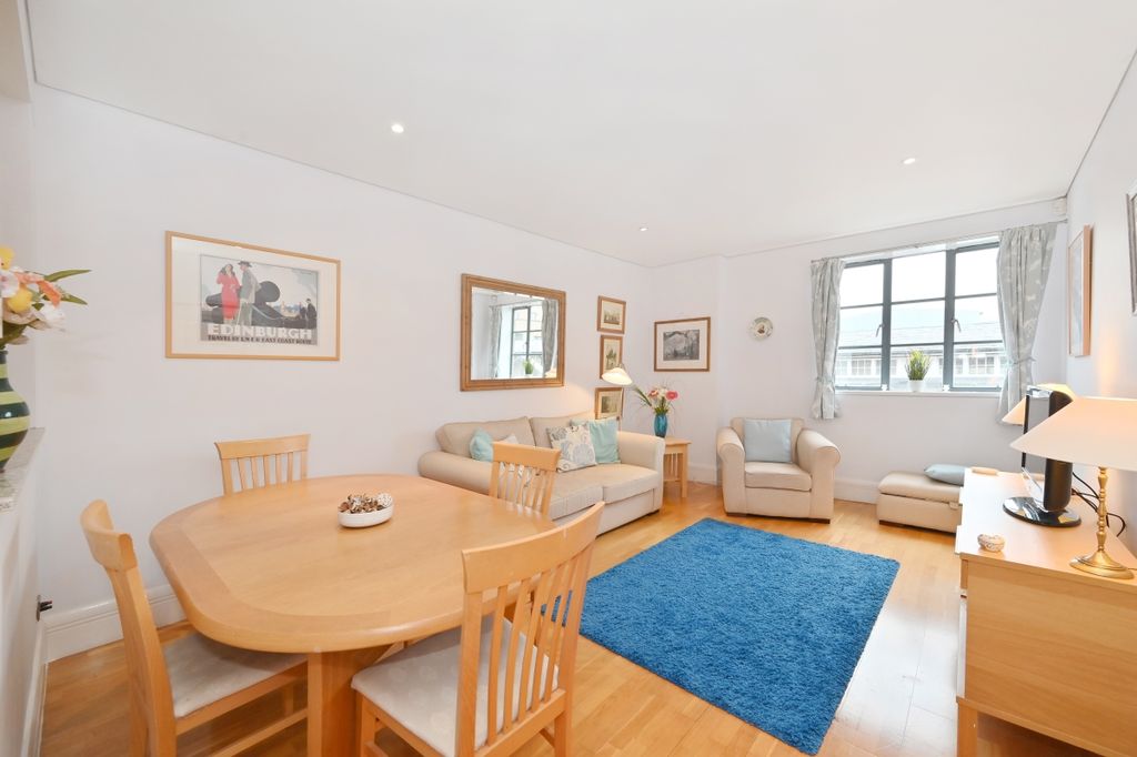 Property photo 1 of 11 416-Spice-Quay-He...