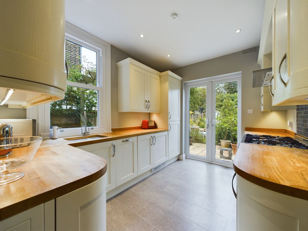 Property photo 3 of 25