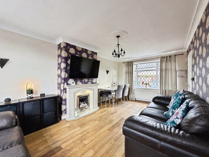 Property photo 2 of 14 Lounge