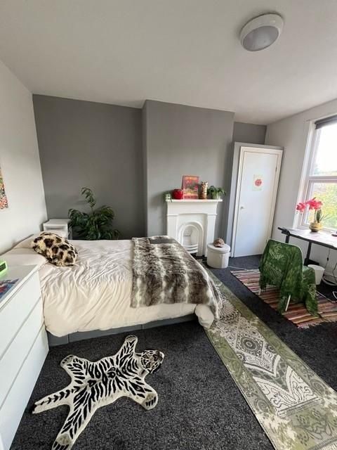 Property photo 1 of 38 Bright And Spacious Master Bedroom Featuring A Com...