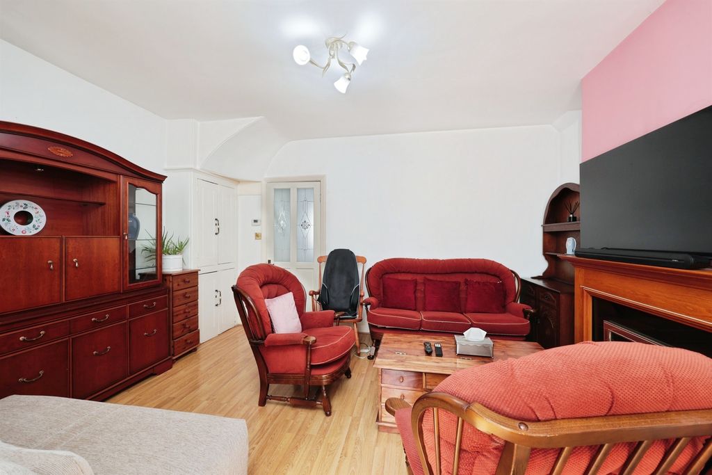 Property photo 2 of 18