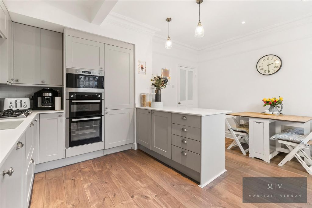 Property photo 3 of 21 Temple Road 53 MV-15.Jpg