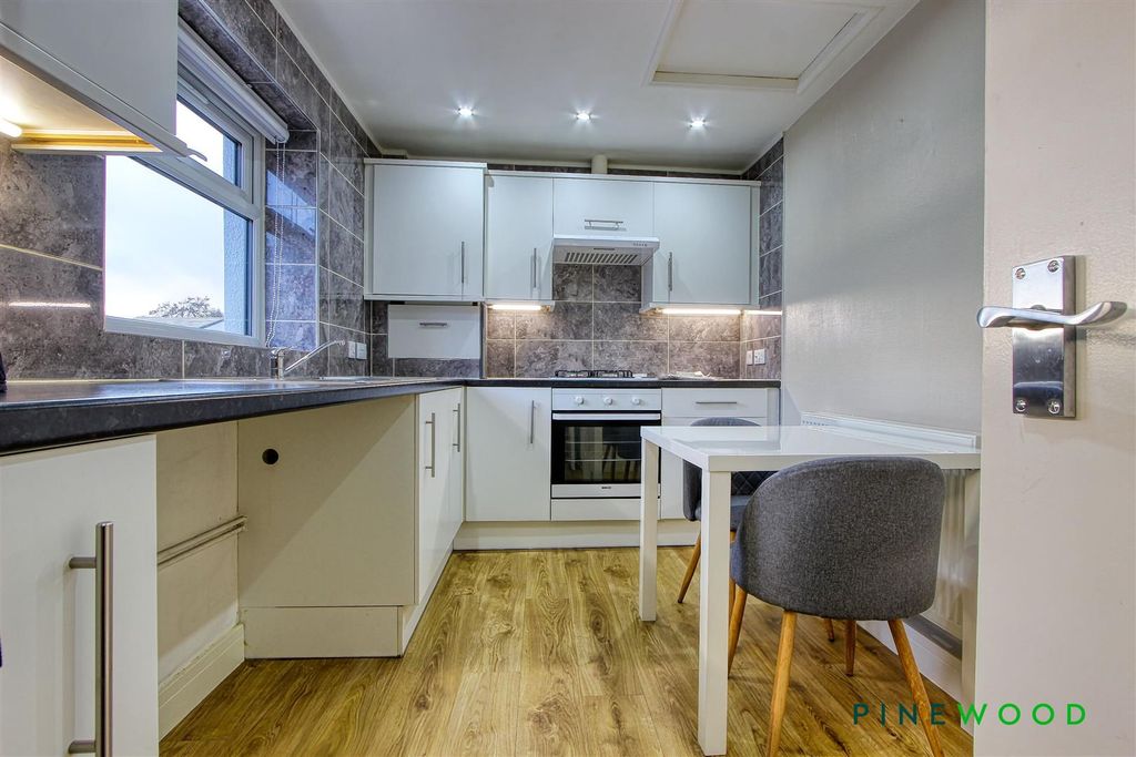 Property photo 3 of 15 Kitchen Diner