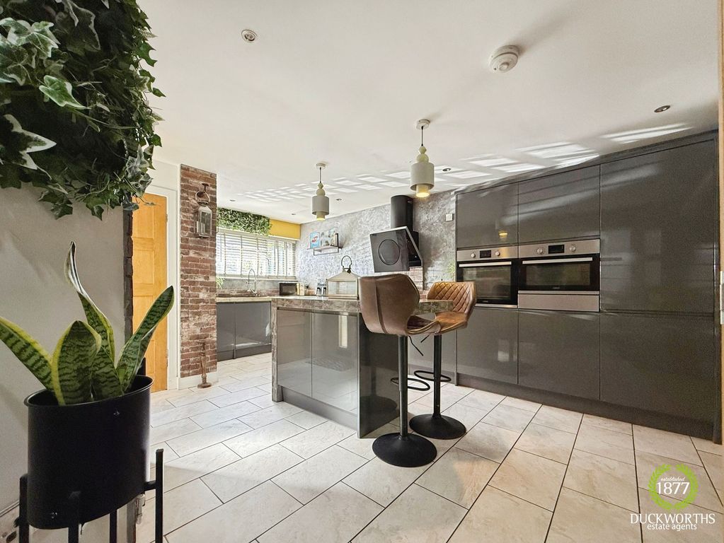 Property photo 3 of 35