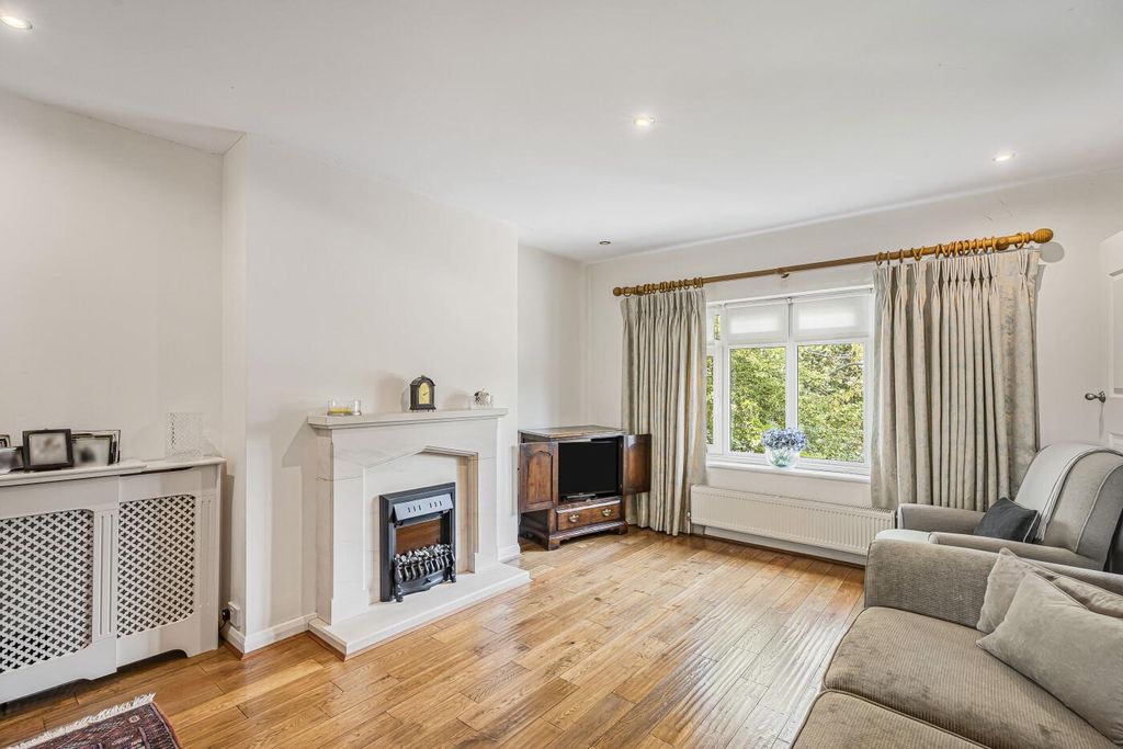 Property photo 2 of 13 Reception Room: Pic. 1