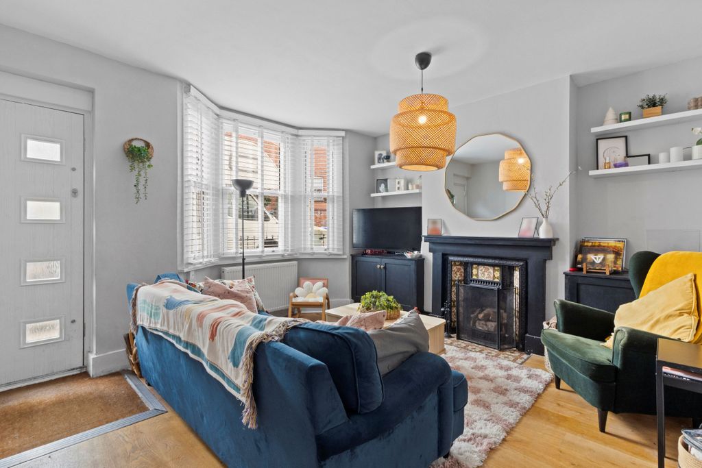 Property photo 2 of 28