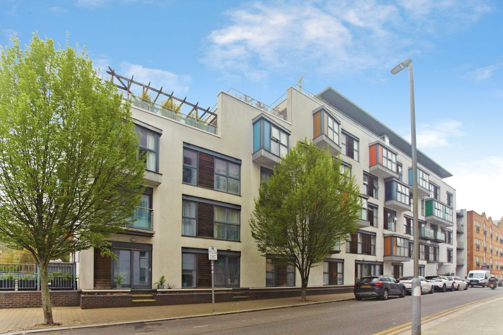 Property photo 1 of 20