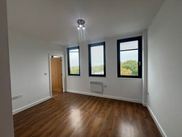 Property photo 3 of 6 Bedroom