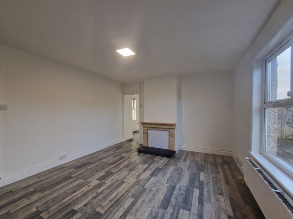 Property photo 2 of 13 Photo 4