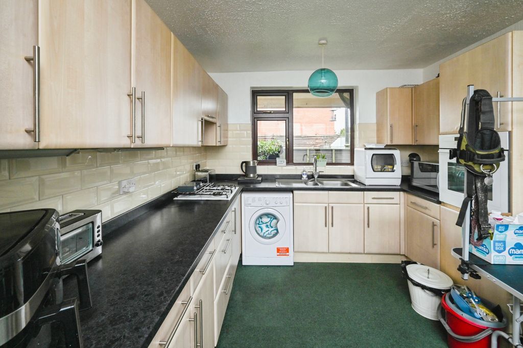 Property photo 3 of 14