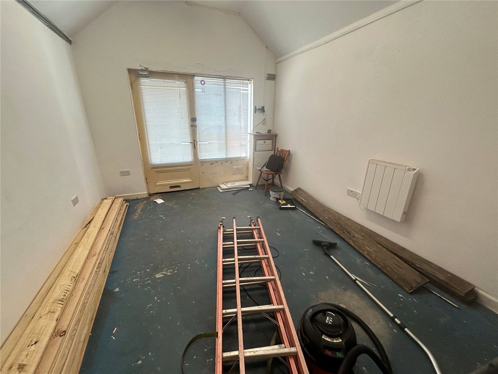 Property photo 3 of 6 Picture No. 05