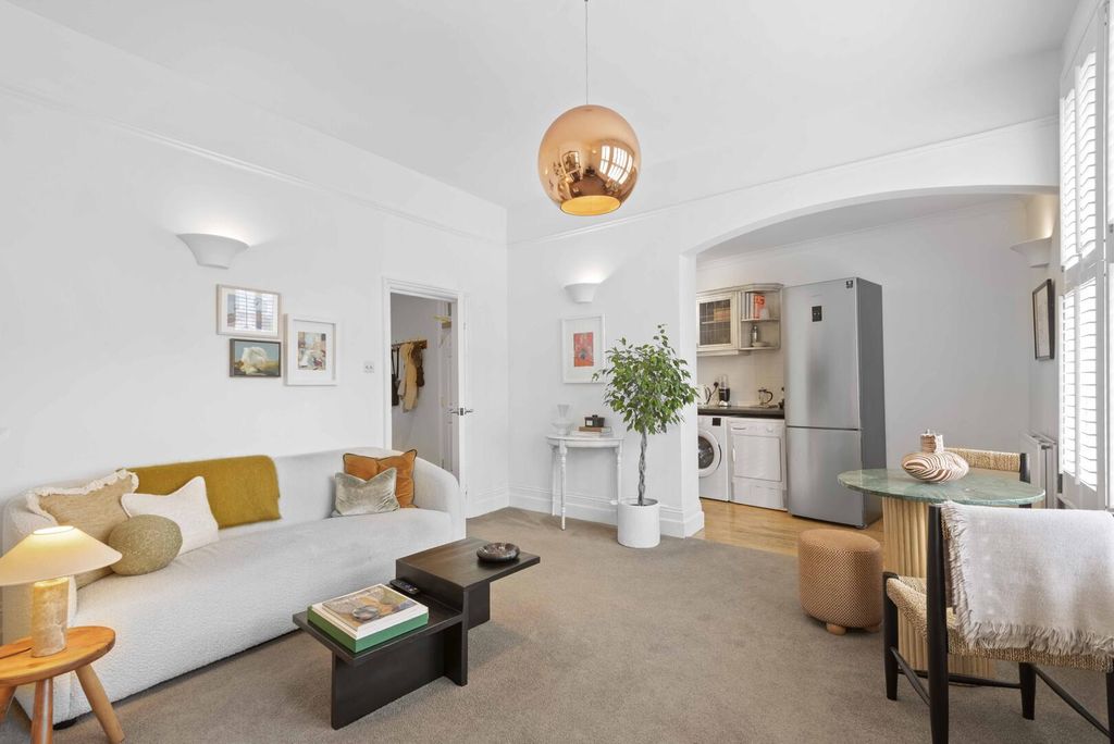 Property photo 3 of 11 Living Room To Kitchen