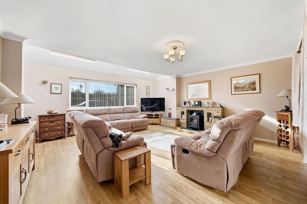 Property photo 2 of 30