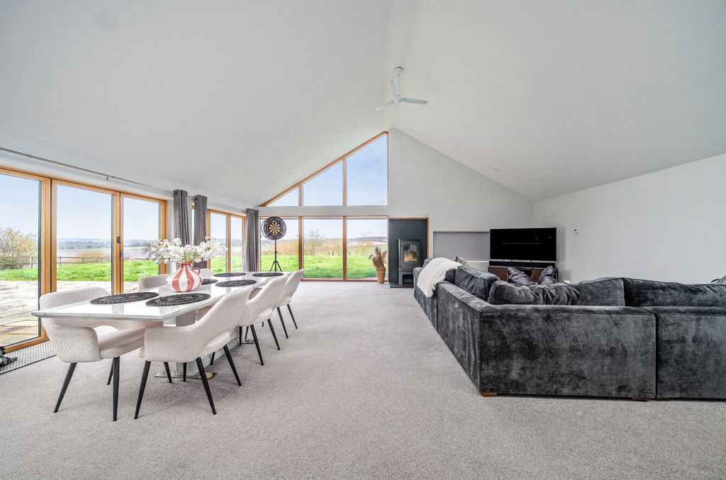 Property photo 3 of 22 1425575-14-69Aa77...