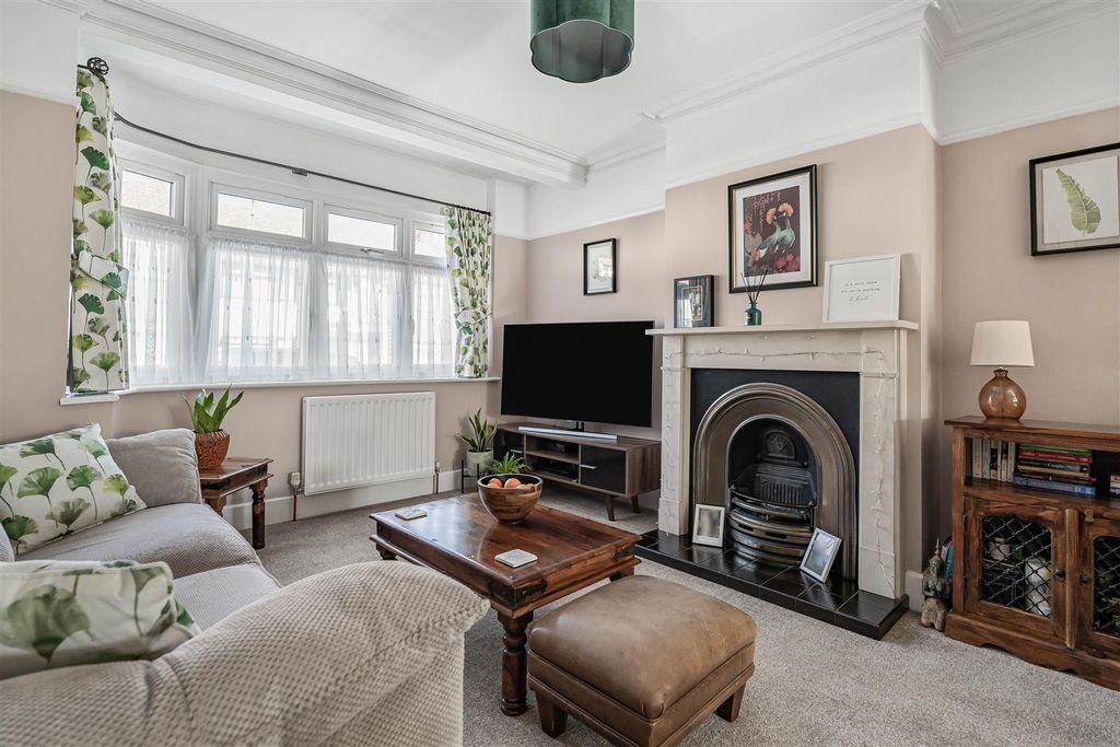 Property photo 2 of 19 2