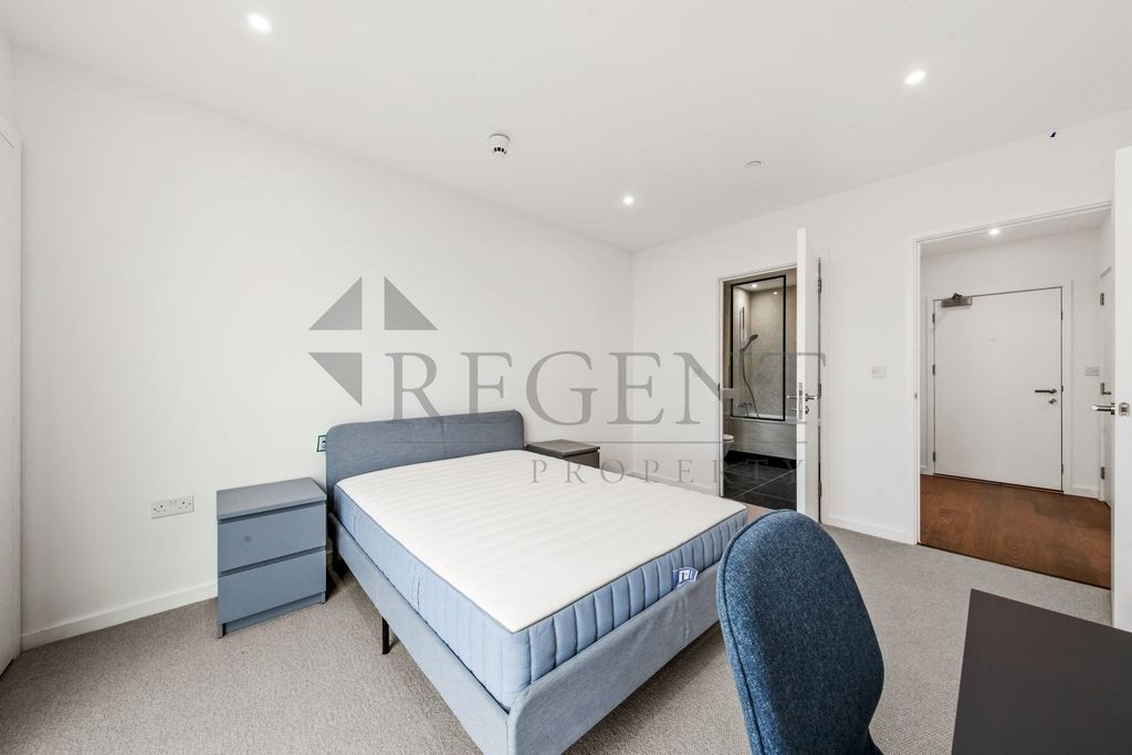 Property photo 3 of 7 Bedroom 1