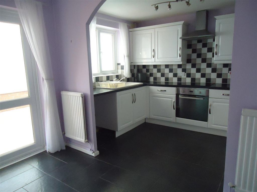 Property photo 2 of 17 Kitchen/Breakfast Room