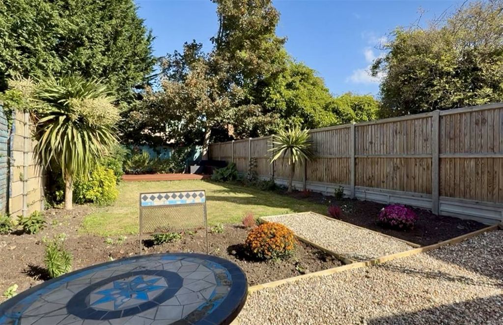 Property photo 2 of 27