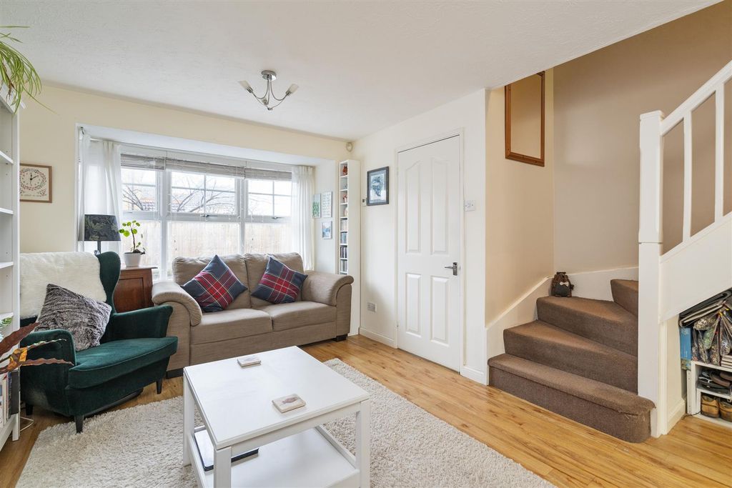 Property photo 3 of 18 8 Kilsby Grove_10.Jpg