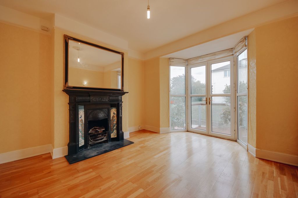 Property photo 3 of 14 Dining Area