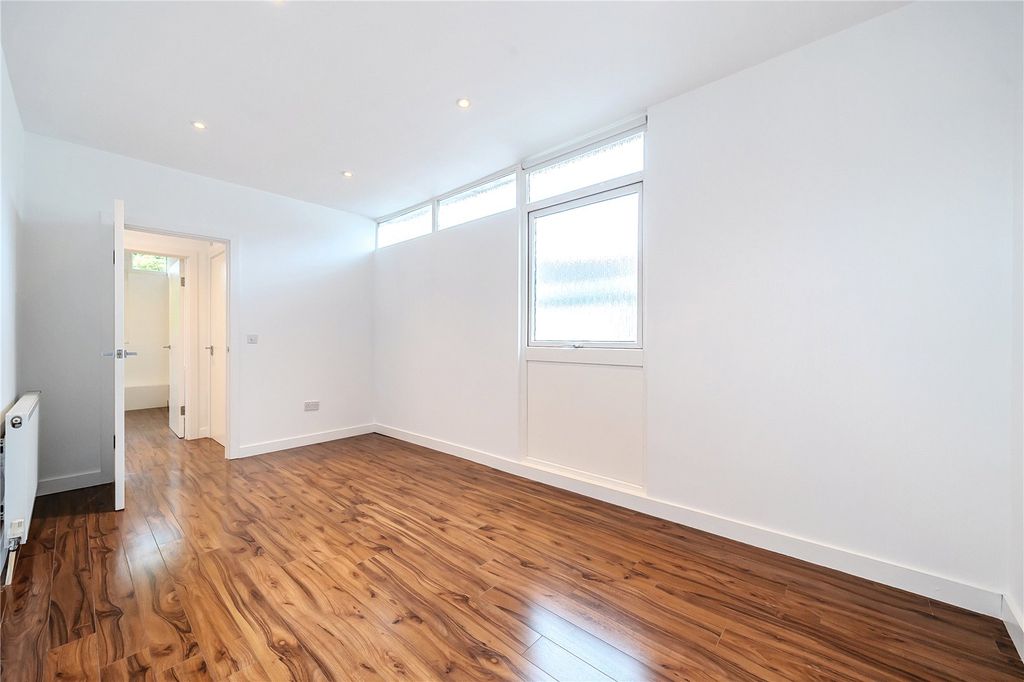 Property photo 2 of 20 Reception