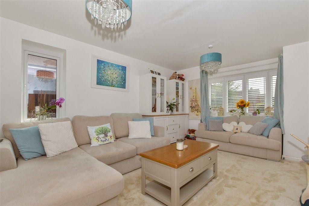 Property photo 2 of 23 Lounge