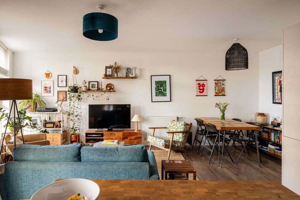 Property photo 3 of 14 Braid Court, E3