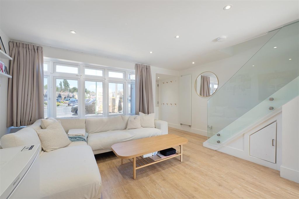 Property photo 3 of 18 Chudleigh Gardens 7-001.Jpg