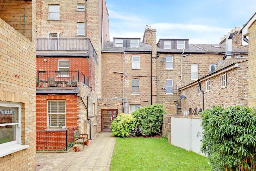 Property photo 1 of 9 08-2206Jhhgll - Flat 7, 15 Landsdowne Close - 43-S