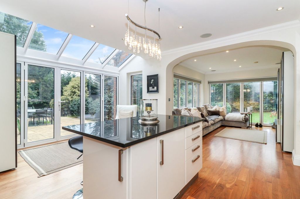 Property photo 2 of 29 Kitchen